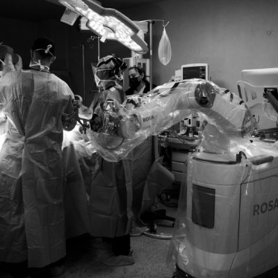 Prótesis de Rodilla con Robot ROSA o MAKO